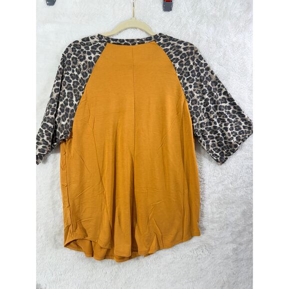 Zenana Womens Leopard Raglan Pocket Tee Size M Mustard New Animal Print - Picture 2 of 7